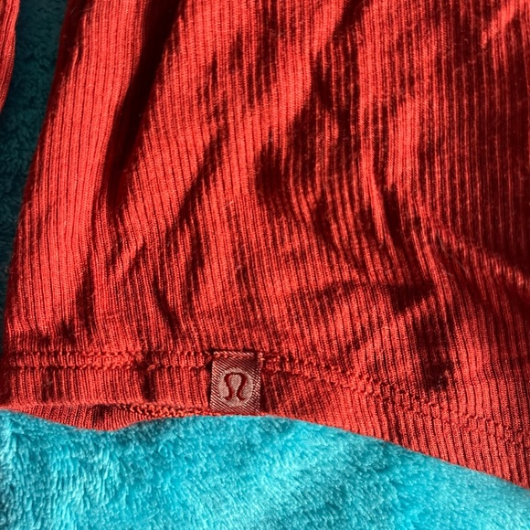 Lululemon Magma Red Turtleneck - Picture 4 of 4